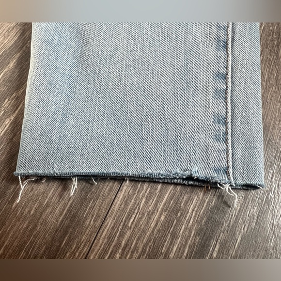 J. Crew 9" High Rise Toothpick Raw Hem Skinny Jean in a Light Wash. Size 30 - Picture 6 of 12